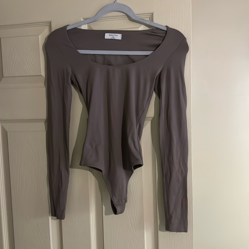 Aritzia Babaton Taupe Gray Scoop Neck Long Sleeve Minimalist Stretch Bodysuit